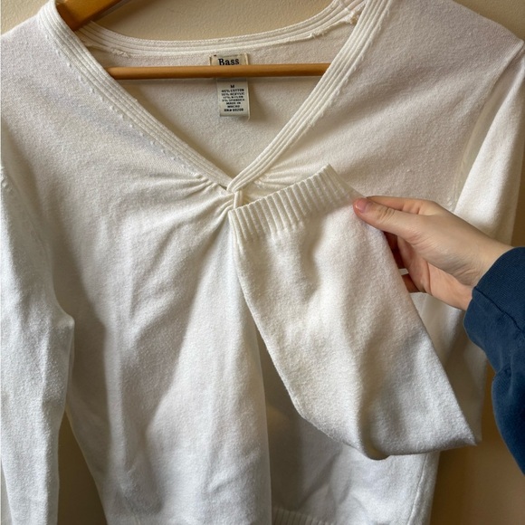 Elegant White Women's Sweater - Picture 8 of 8